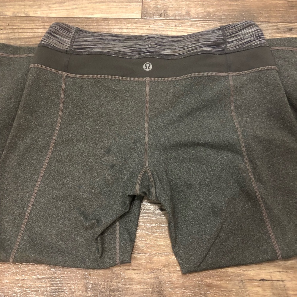 Lululemon cropped yoga pants